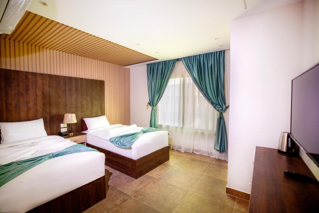 Al Kawm al Akhdar Blue Pyramids Eyes Hotel מראה חיצוני תמונה