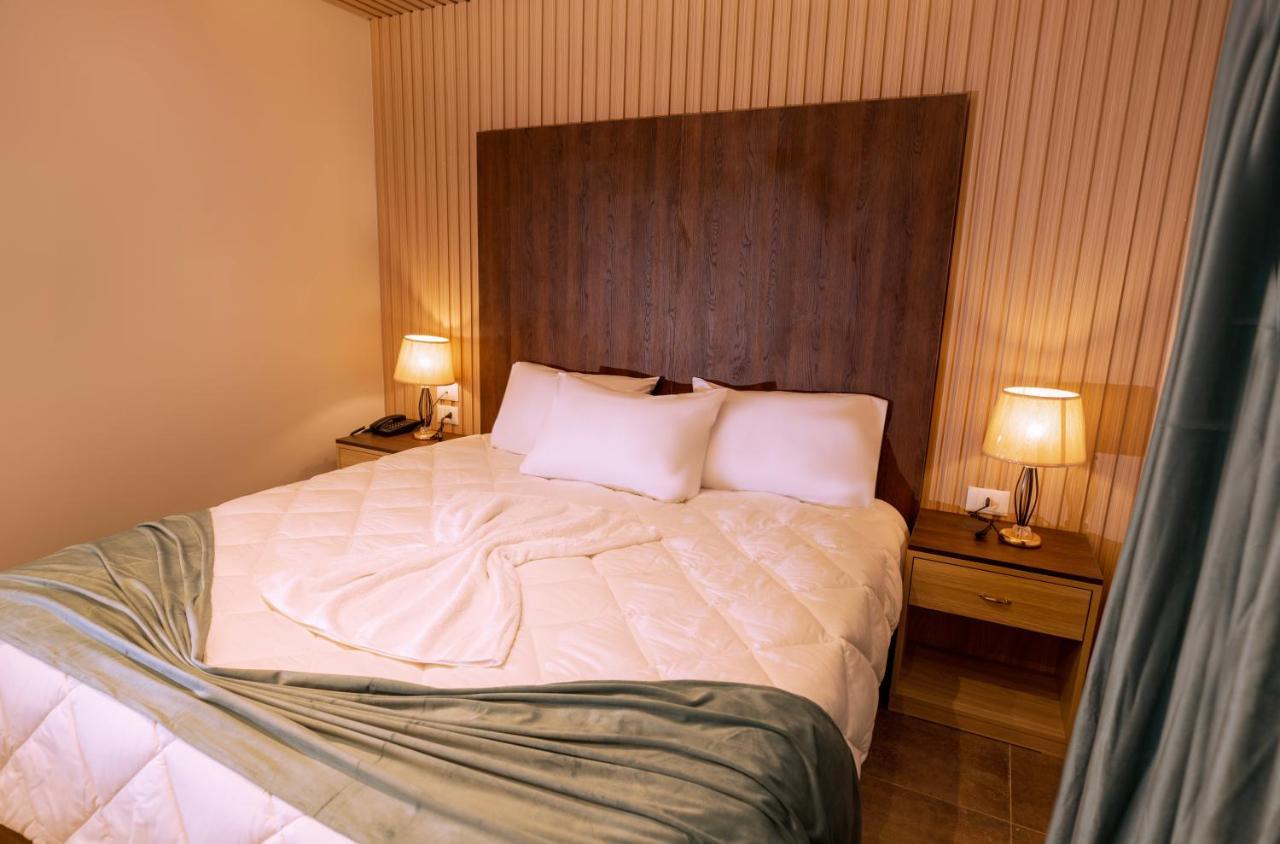 Al Kawm al Akhdar Blue Pyramids Eyes Hotel מראה חיצוני תמונה