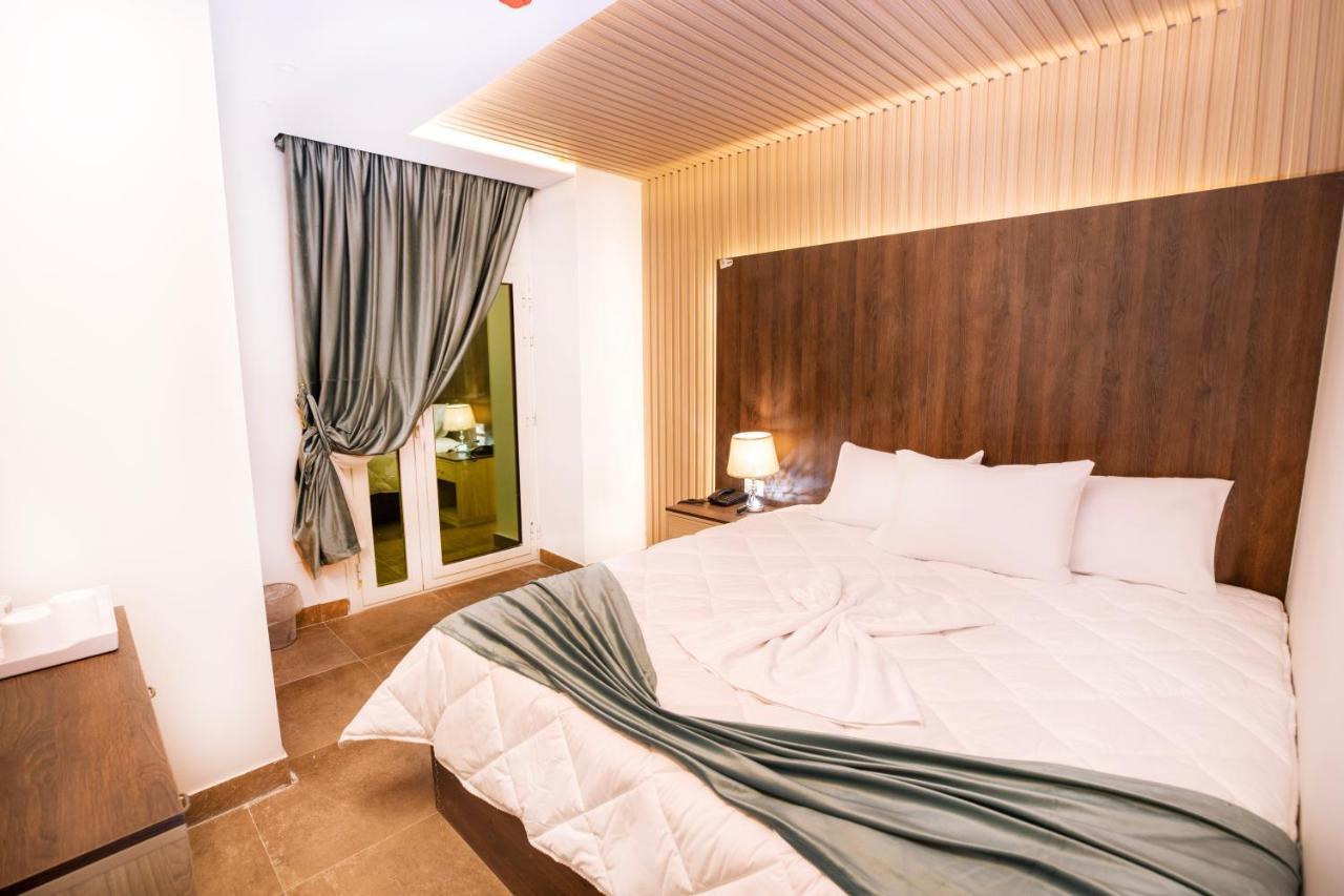 Al Kawm al Akhdar Blue Pyramids Eyes Hotel מראה חיצוני תמונה
