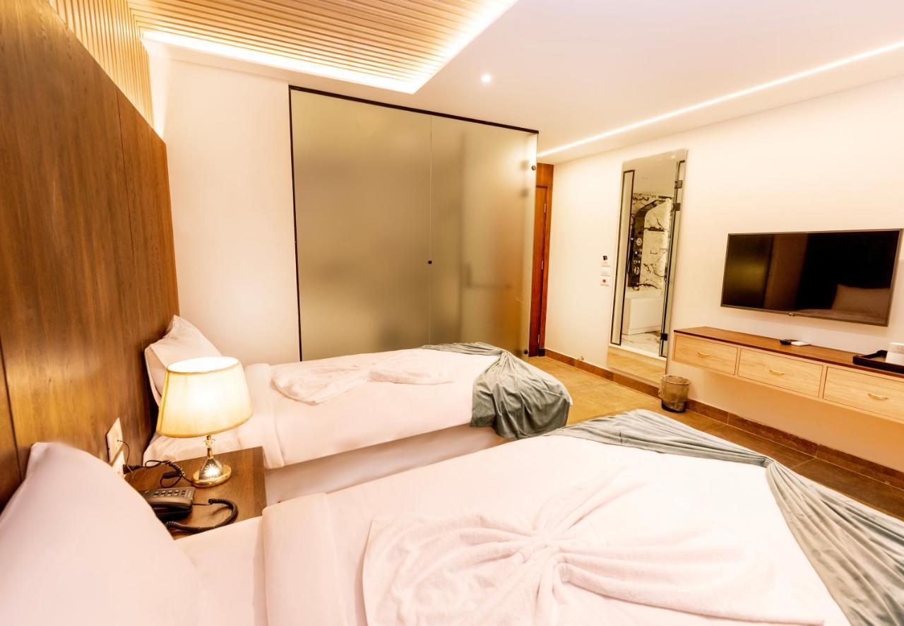 Al Kawm al Akhdar Blue Pyramids Eyes Hotel מראה חיצוני תמונה