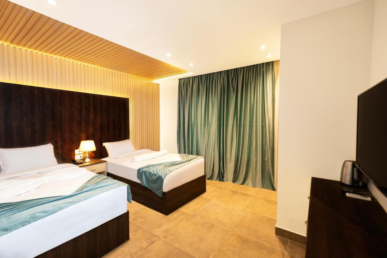 Al Kawm al Akhdar Blue Pyramids Eyes Hotel מראה חיצוני תמונה