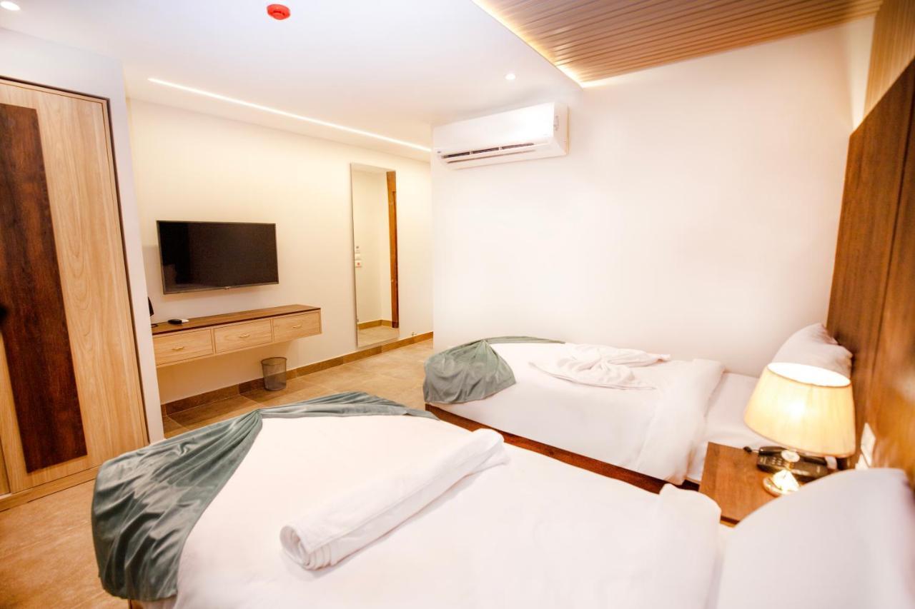 Al Kawm al Akhdar Blue Pyramids Eyes Hotel מראה חיצוני תמונה