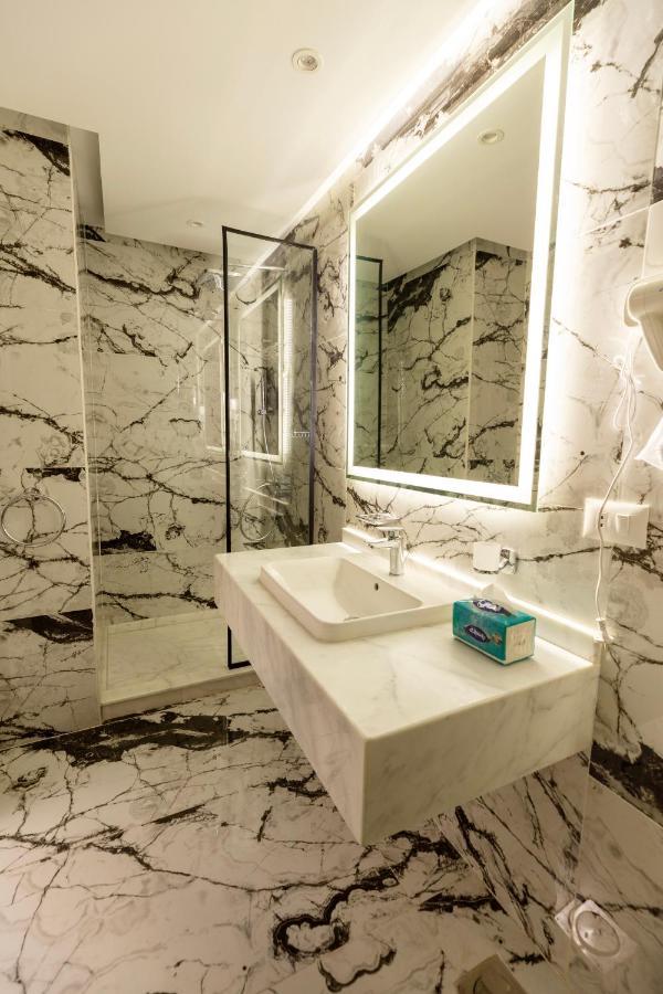 Al Kawm al Akhdar Blue Pyramids Eyes Hotel מראה חיצוני תמונה