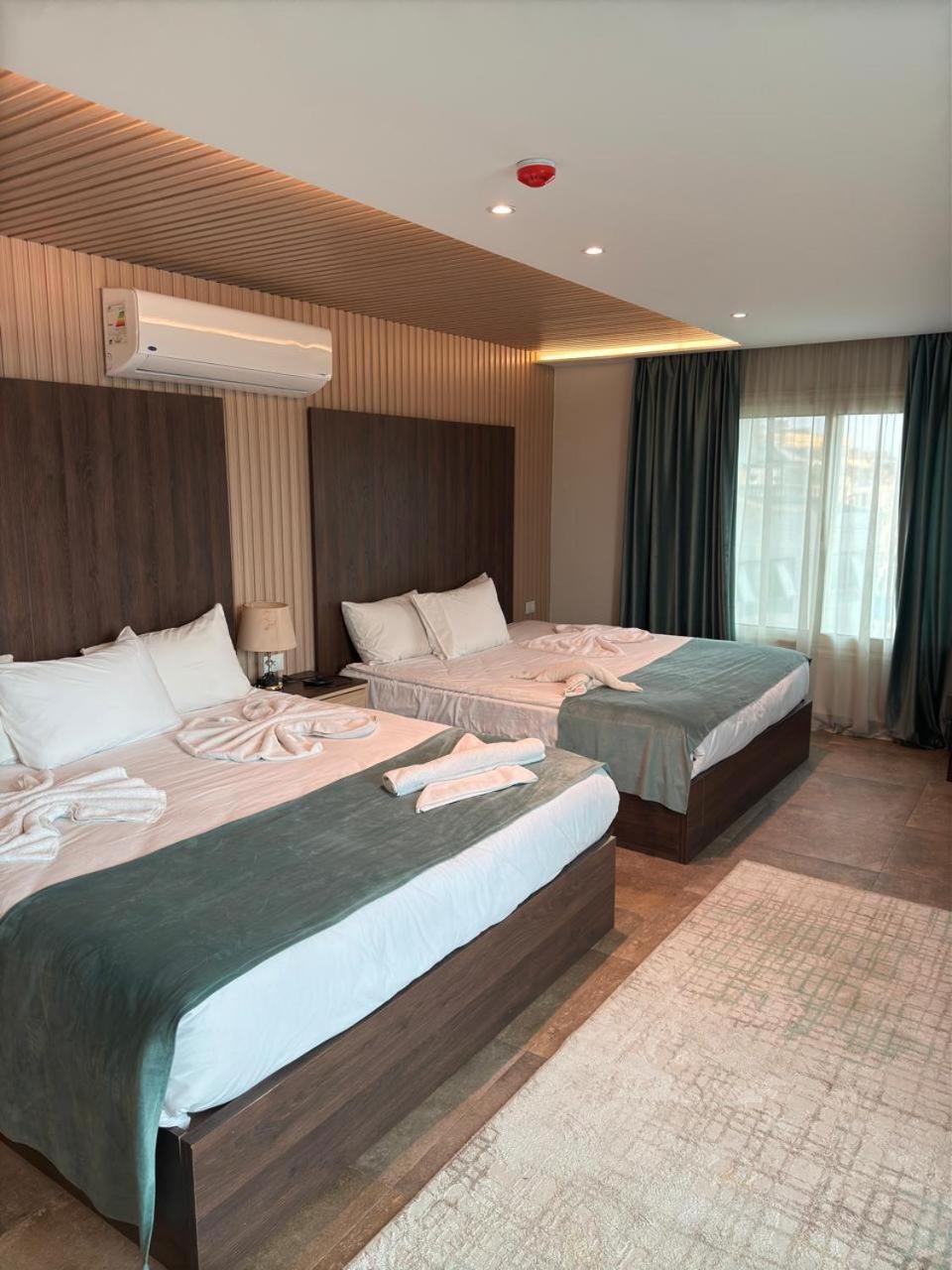 Al Kawm al Akhdar Blue Pyramids Eyes Hotel מראה חיצוני תמונה