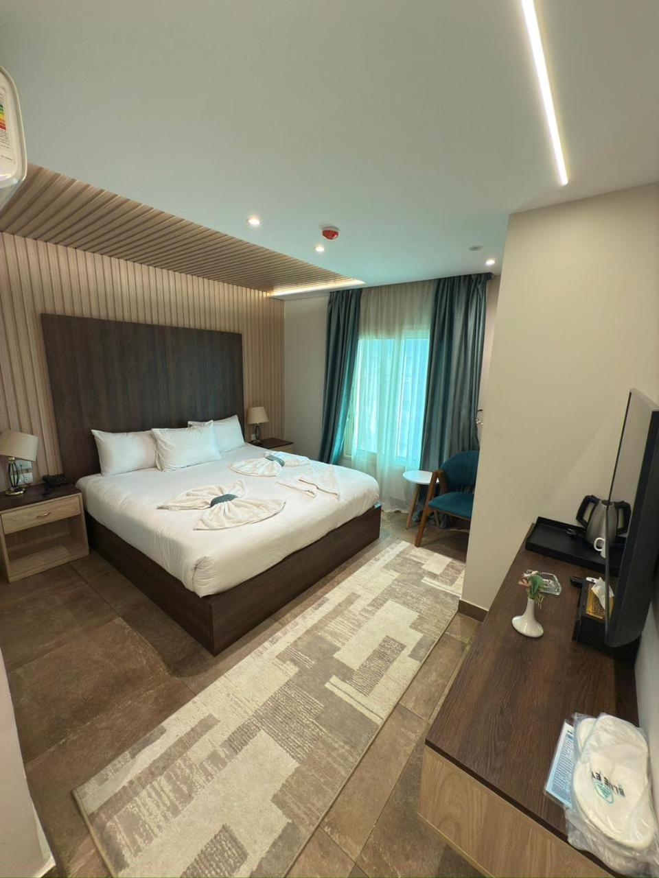 Al Kawm al Akhdar Blue Pyramids Eyes Hotel מראה חיצוני תמונה