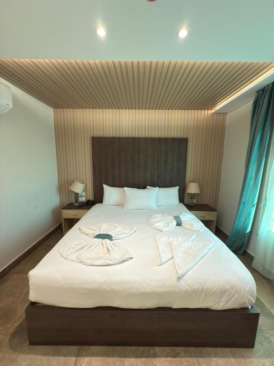 Al Kawm al Akhdar Blue Pyramids Eyes Hotel מראה חיצוני תמונה